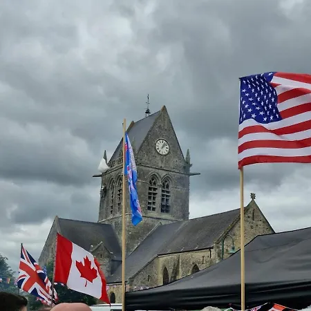 Maison De Famille Face A L'eglise * Sainte-Mère-Église