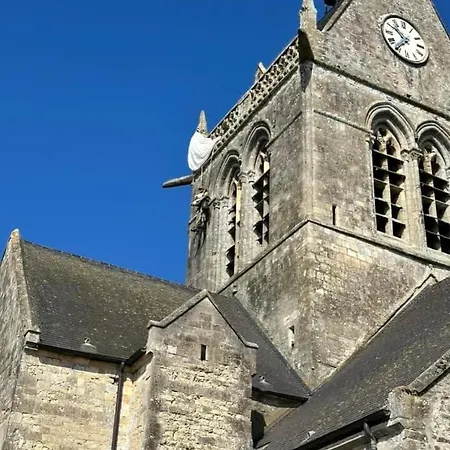 Maison De Famille Face A L'eglise Holiday home Sainte-Mere-Eglise