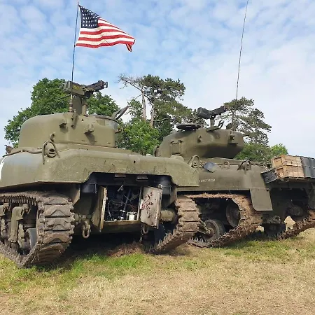 Maison De Famille Face A L'eglise Nyaraló Sainte-Mère-Église