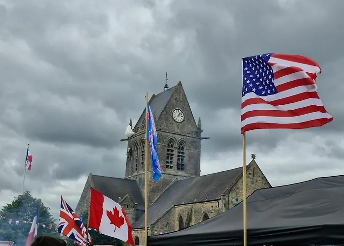 Maison De Famille Face A L'eglise * Sainte-Mère-Église