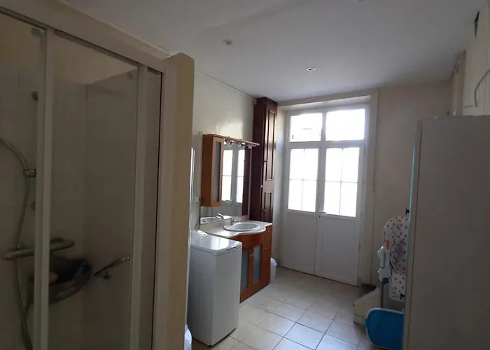 Maison De Famille Face A L'eglise *