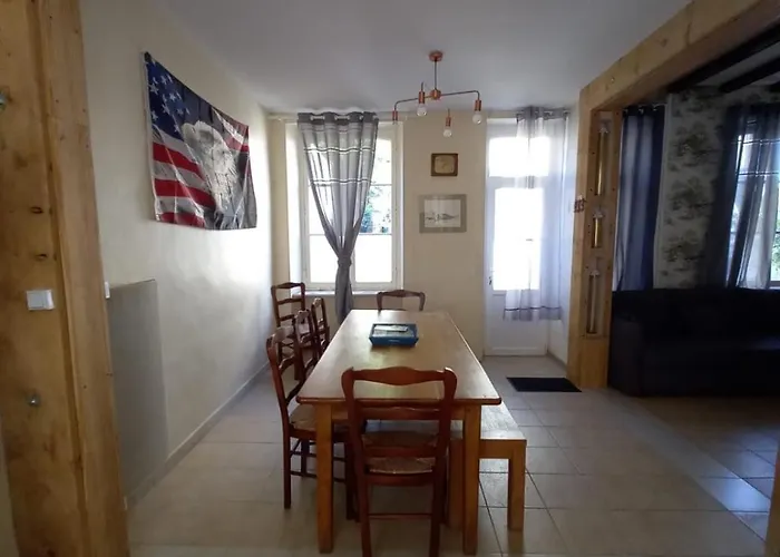 Maison De Famille Face A L'eglise Nyaraló Sainte-Mère-Église