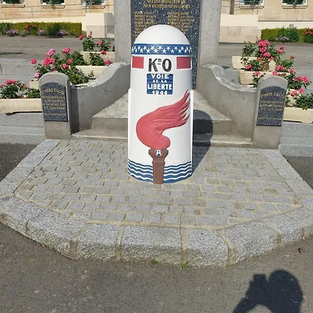 Maison De Famille Face A L'eglise 펜션 *