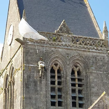 Maison De Famille Face A L'eglise
