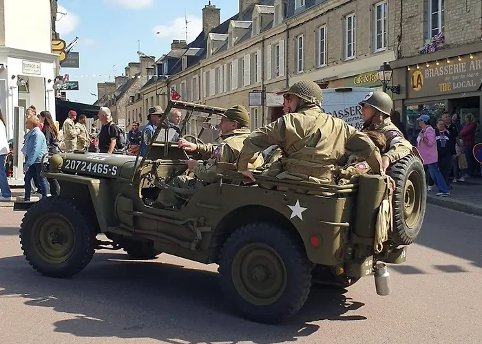 Maison De Famille Face à L'église